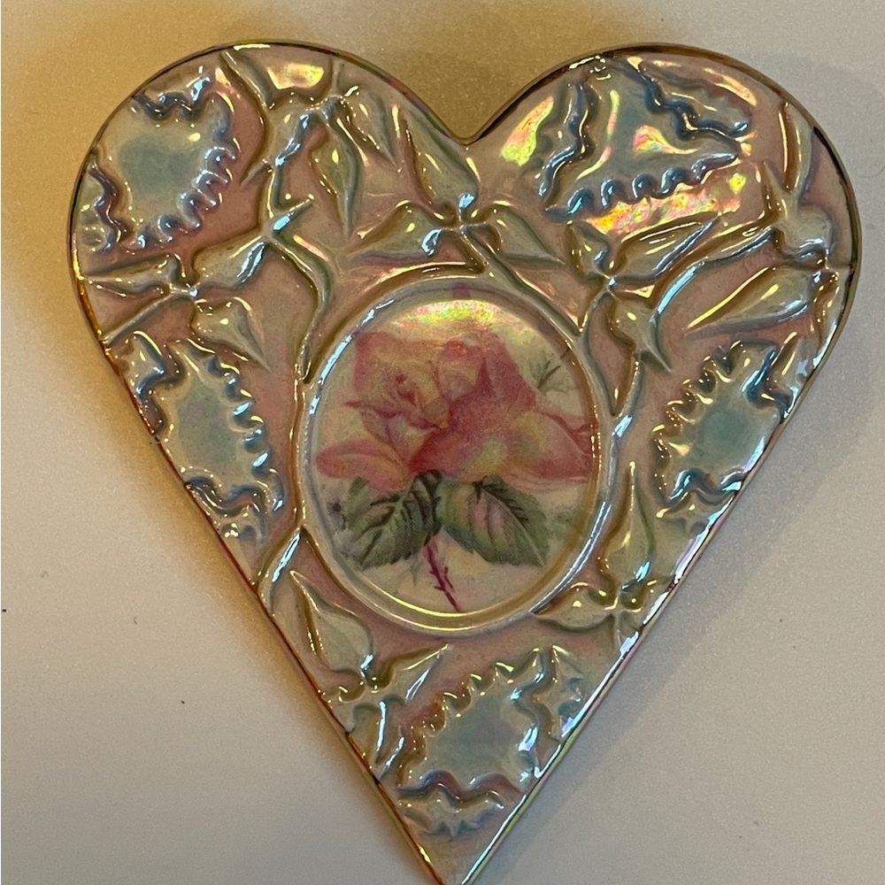 Vintage Iridescent Heart Brooch w/ Pink Rose Cameo Gift Boxed🌹💖 Rare Find! - Picture 2 of 7